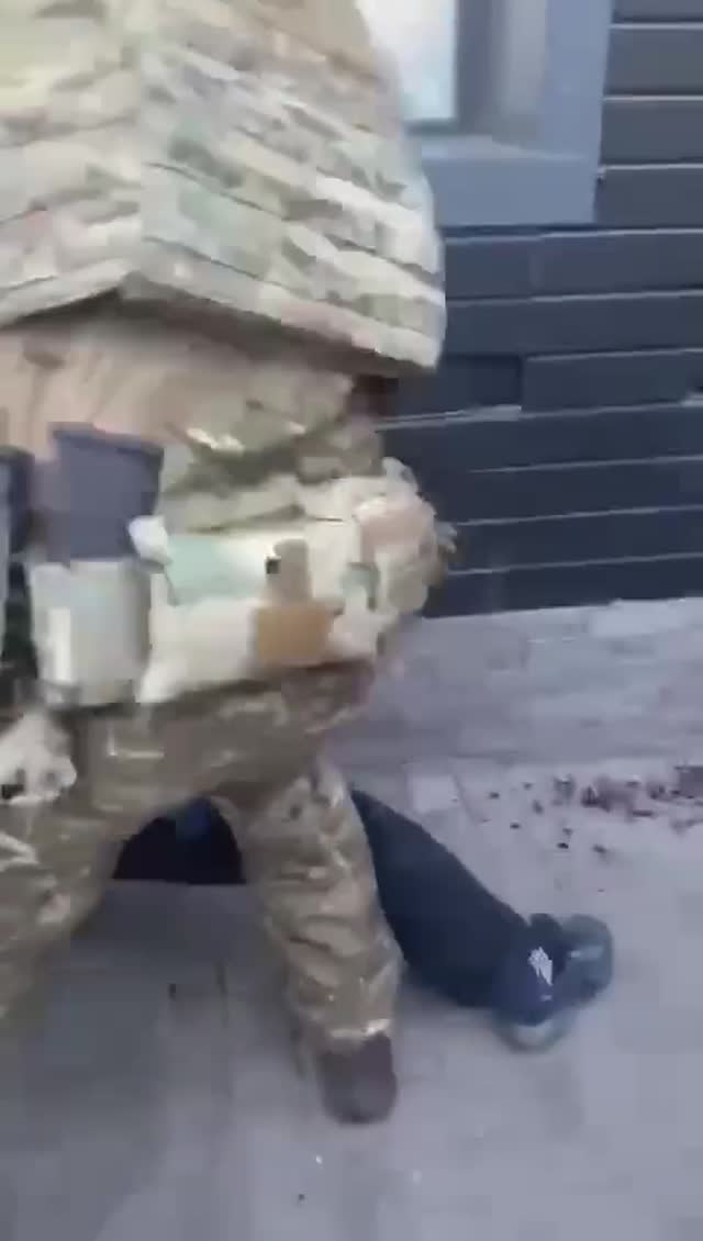 可恶百姓被战争无情凌辱